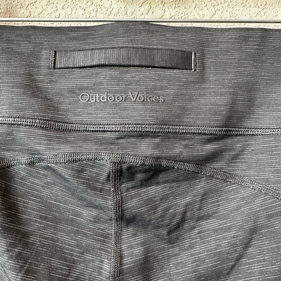 Outdoor Voices Space Dye Warm Up
Cropped Leggings, Charcoal Gray/Black, Size M - Picture 3 of 8